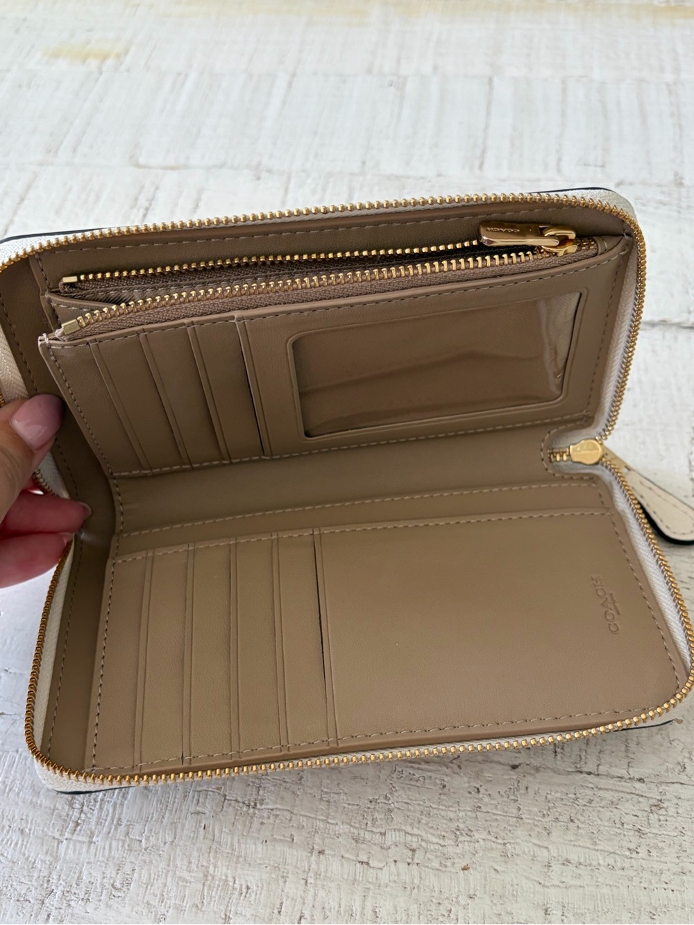 Coach Medium ID Zip Wallet with Floral Whipstitch in Chalk Pebbled Leather - Picture 10 of 15